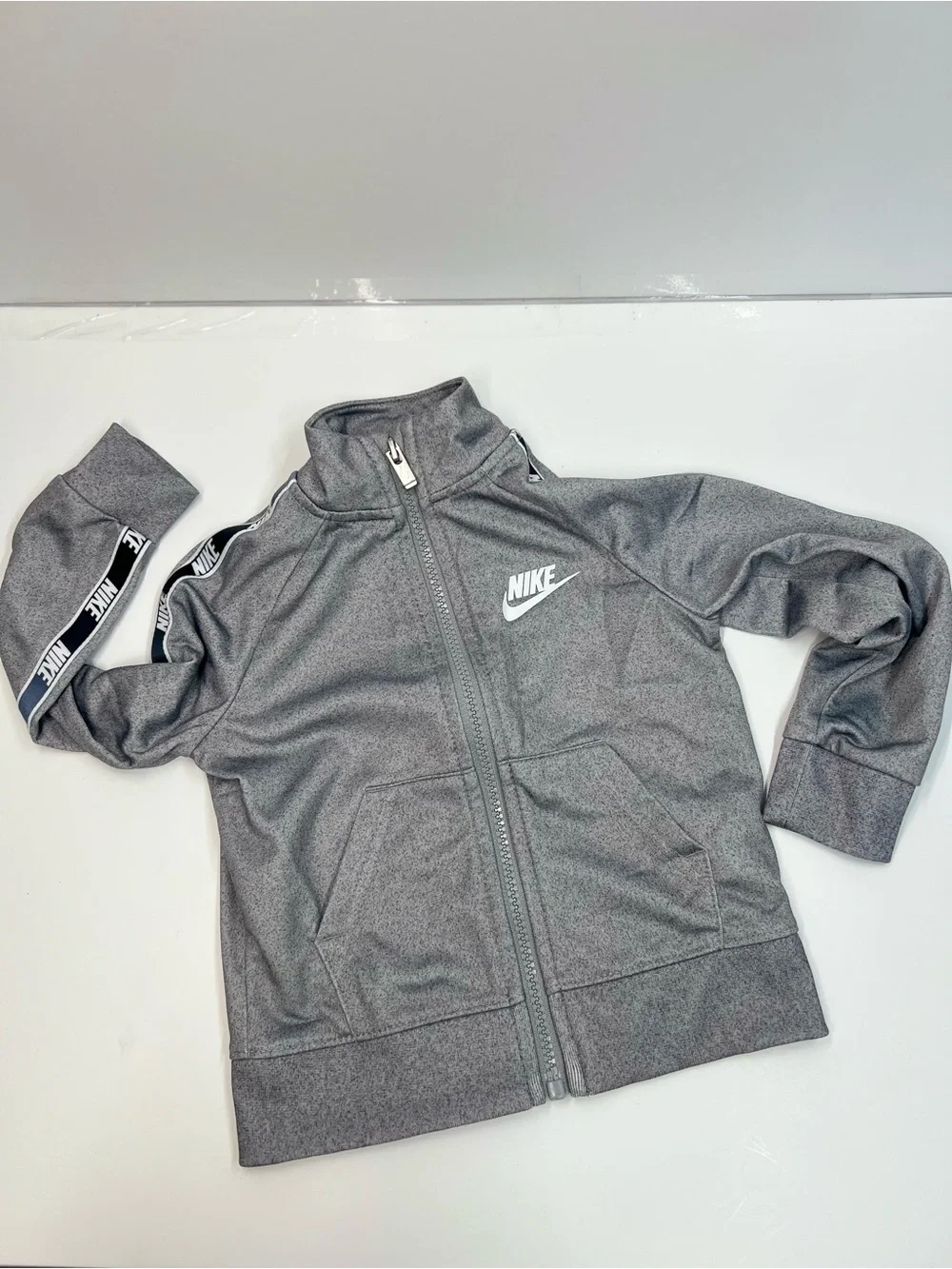 NIKE 2T Gray Zip Up Lightweight Jacket Front Pockets
